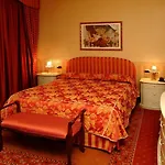 Poppi Hotel 4*