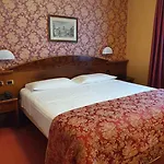 Poppi Hotel Mira