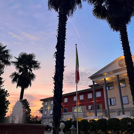 מלון Poppi מירה