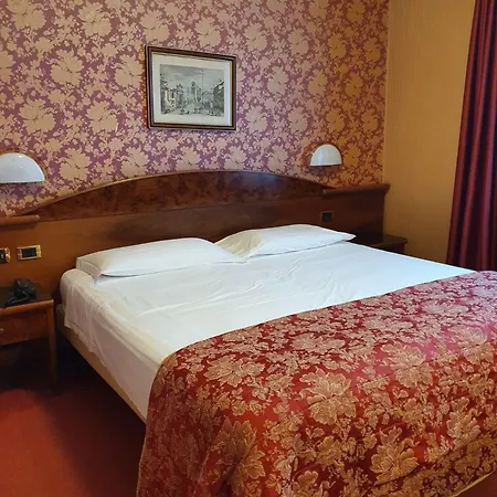 Poppi Hotel Mira